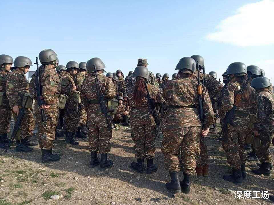 燃燒彈炸開突破口！大批亞美尼亞美女士兵集結，要闖死亡公路-圖5