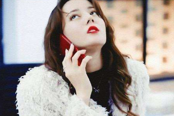 #迪丽热巴#《触手可及》刚播，热巴又有新戏，看到男主：又是一对不能磕的cp