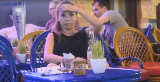 夜生活：实拍越夜市的场景，夜生活中藏着哪些秘密？男游客幸福的天堂！