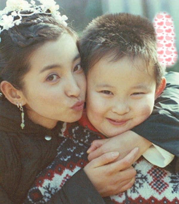 董子健|他被“双冰”捏着脸长大,却选择英年早婚,老婆是我们熟悉的她!