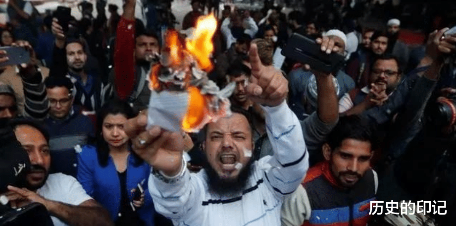 「印度」趁着印度全国大乱，又一国开始脱离印度的控制，这下后悔都晚了！