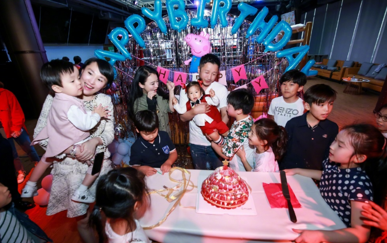 邹市明@前央视美女主持嫁奥运冠军，丈夫身价过亿，8年生3娃，人生赢家