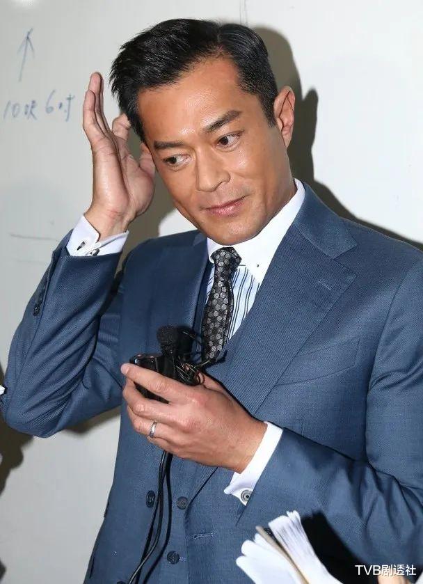 [唐文龙]唐文龙、陈庭欣申请香港演艺协会9000元支援获批惹争议，声称会捐出去