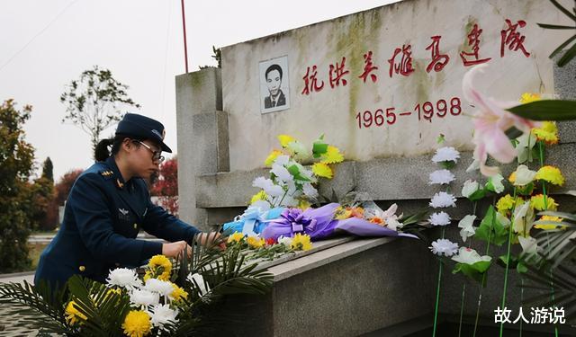 故人游说|98年抗洪抢险,战士高建成牺牲后,女儿继承父亲遗志做起中国兵