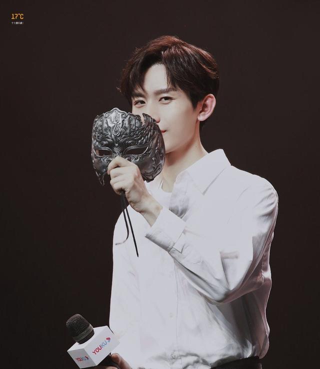 成毅|发布会全程黑脸掉粉12万！成毅心态崩了，捂脸走路当街卖惨