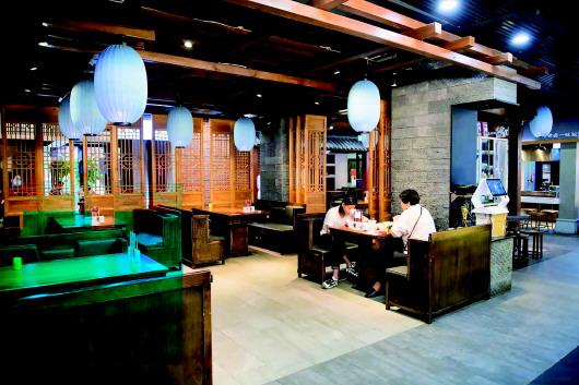 『餐饮业』餐饮业不开张“愁死”， 开了张“亏死”，长沙百年老店“火宫殿”生意萧条