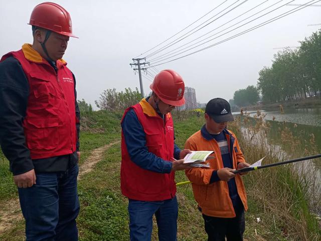 鲤鱼|衡阳一钓鱼人水中被捞起，似垂钓触电，最后还保持挥杆姿势