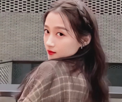 『关晓彤』《王牌》第5季收官合影曝光，3位常驻嘉宾站前面，唯独关晓彤不一样