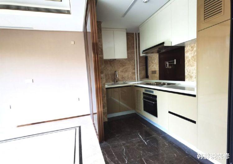 []刚交钥匙140㎡三居室，这效果才叫精装房，大横厅配落地窗太爽了