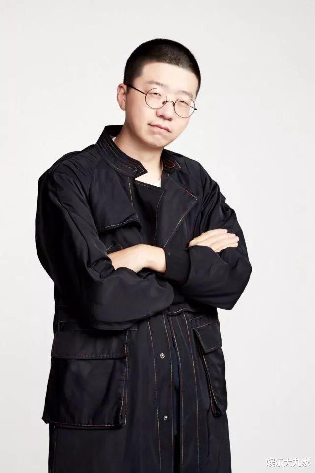 [刘维]刘维上节目宣传新专辑，自带二维码一张17块，想红太难