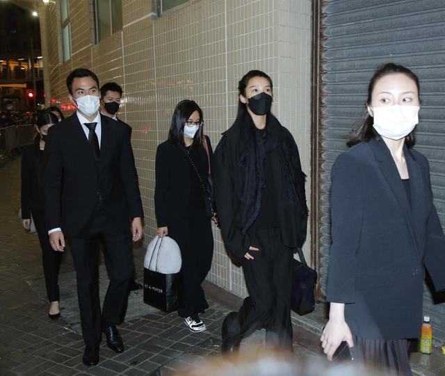 赌王|赌王葬礼子女们全累垮，离场时个个双眼无神，画面曝光不忍目睹