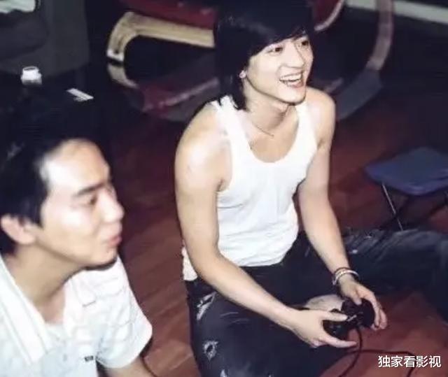 彭坦|中国乐队主唱的颜值天花板，娶名模12年零绯闻，42岁仍是少年