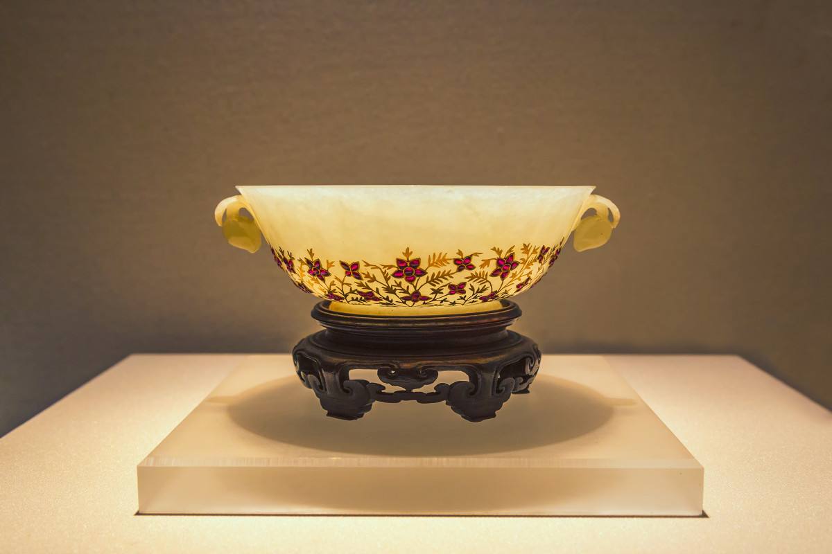 「」马未都错失一瓷碗，开价3万却嫌贵，后被外国人捡漏，如今至少2亿