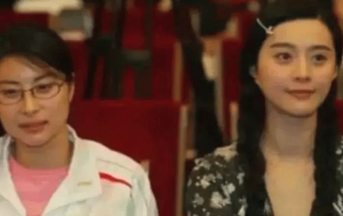 『范冰冰』人民大会堂不许化妆,所有明星都被打回原形,看到范冰冰我醉了