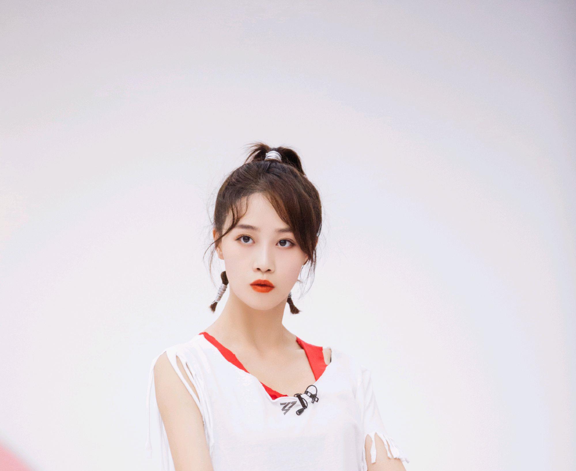 郑希怡|《浪姐》30岁蓝盈莹又被骂上热搜:这一次,确实是她不“懂事”了