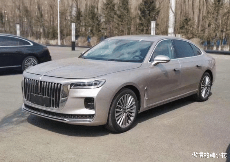 #红旗#“红旗H9”纯金版到店，气场可匹敌劳斯莱斯，内饰更是奢华无度！