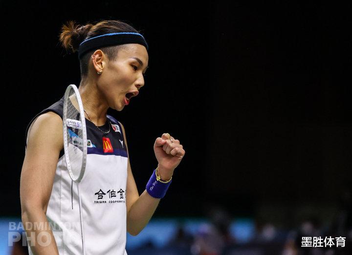 世界冠军|泰国赛首日综述：女单世界冠军开门黑，羽联“神操作”球迷看不懂