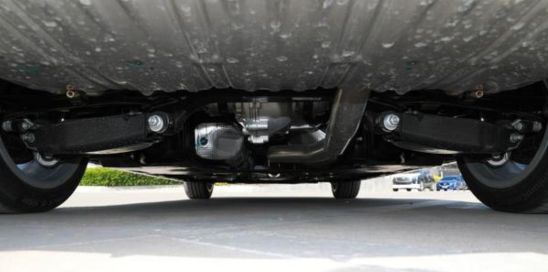 本田雅阁|20万落地凯迪拉克CT4,两个月后开十代雅阁,车主:两车差距太大