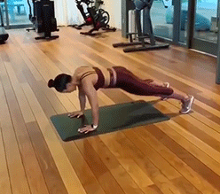 健身|79岁奶奶每天坚持平板支撑6分钟，跳绳1000个，这状态就问你服不服？