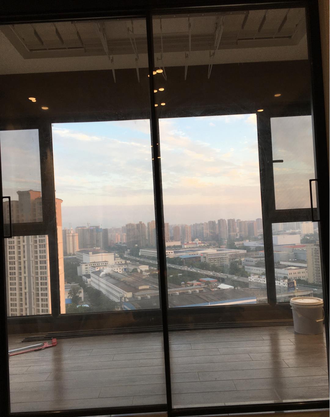 |新房装修完工，入户玄关鞋柜实用大气，看我家这样装，朋友都羡慕