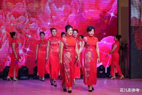 花儿街参考|广场舞队里的韭菜，已经成熟了