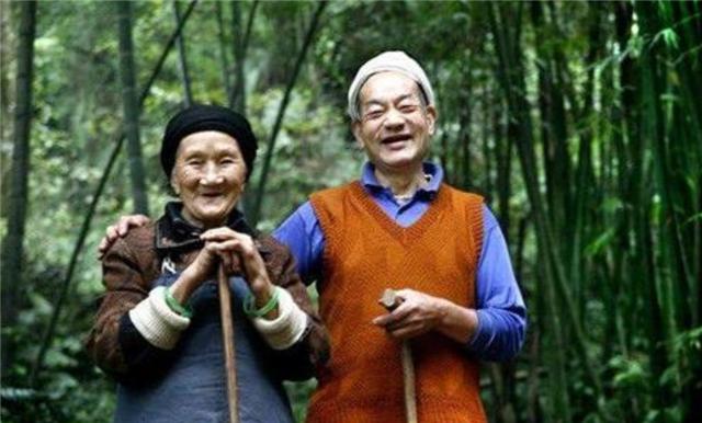 张志远■20岁小伙兑现承诺，“嫁”31岁有4个孩子的寡妇，如今仍隐居深山