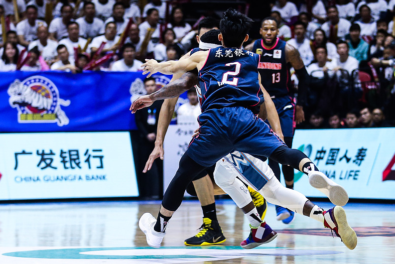 「广东男篮」只要锄头挥的好，没有挖不来的人！为宏远老总点赞