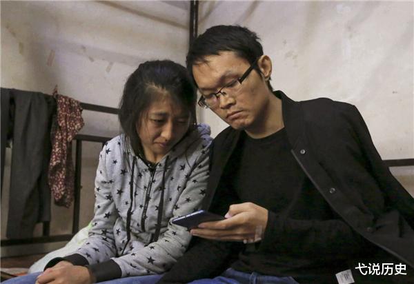 弋说历史|湖南农村小伙自感时日不多，在父亲墓前大哭：我们马上要相见