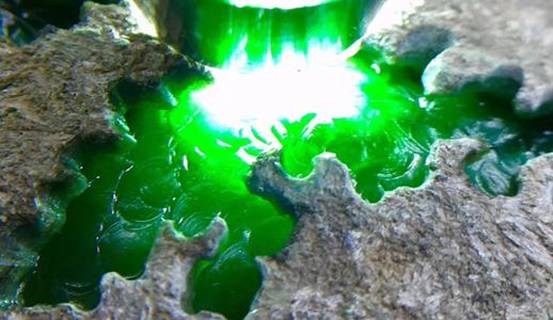 缅甸翡翠|缅甸翡翠一年卖310亿美元，还肯让人赌石？当地人说出实情