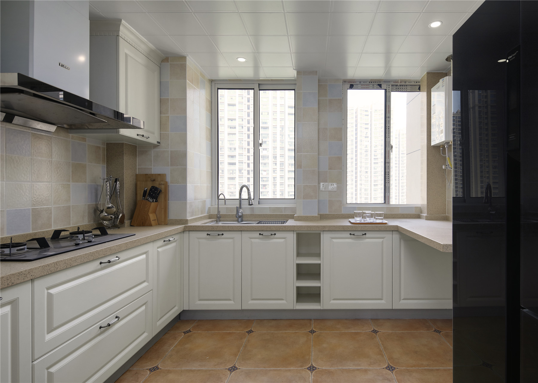 125㎡新房美式风装修，复古蓝与白色、米黄色搭配，时尚又温馨