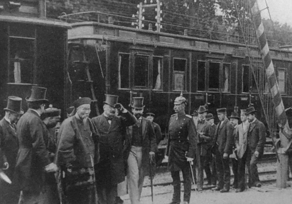 结婚|他娶自己的妹妹为妻，后来被众人耻笑，生下一子却世界闻名