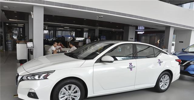 新天籁▲买辆日产新天籁2.0L怎么样？坐着比新雅阁舒服，优惠力度让人满意