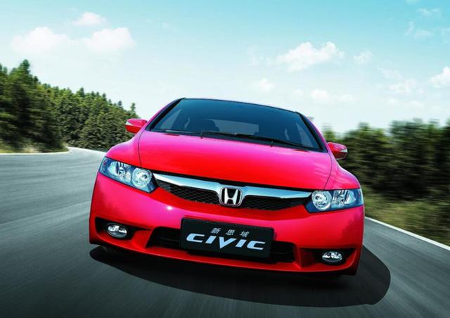 本田思域|号称“超跑”的本田思域，搭载1.5T发动机，跑起来不会飘