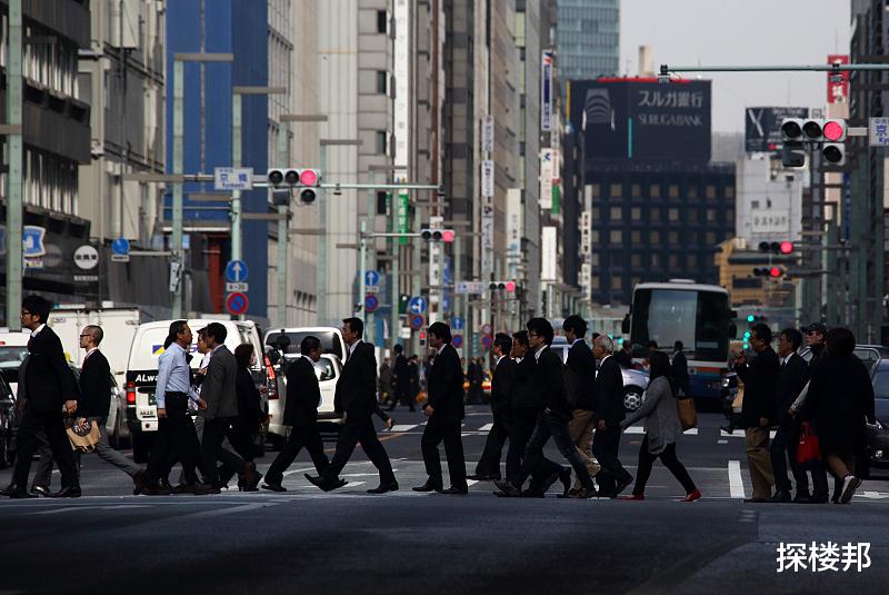 80年经济腾飞的日本，民众膨胀，在1991年时房价暴跌，经验沿用至今