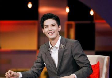 周峻纬|18岁公布恋情，22岁结婚婚戒不离手，简直就是漫画走出的男主