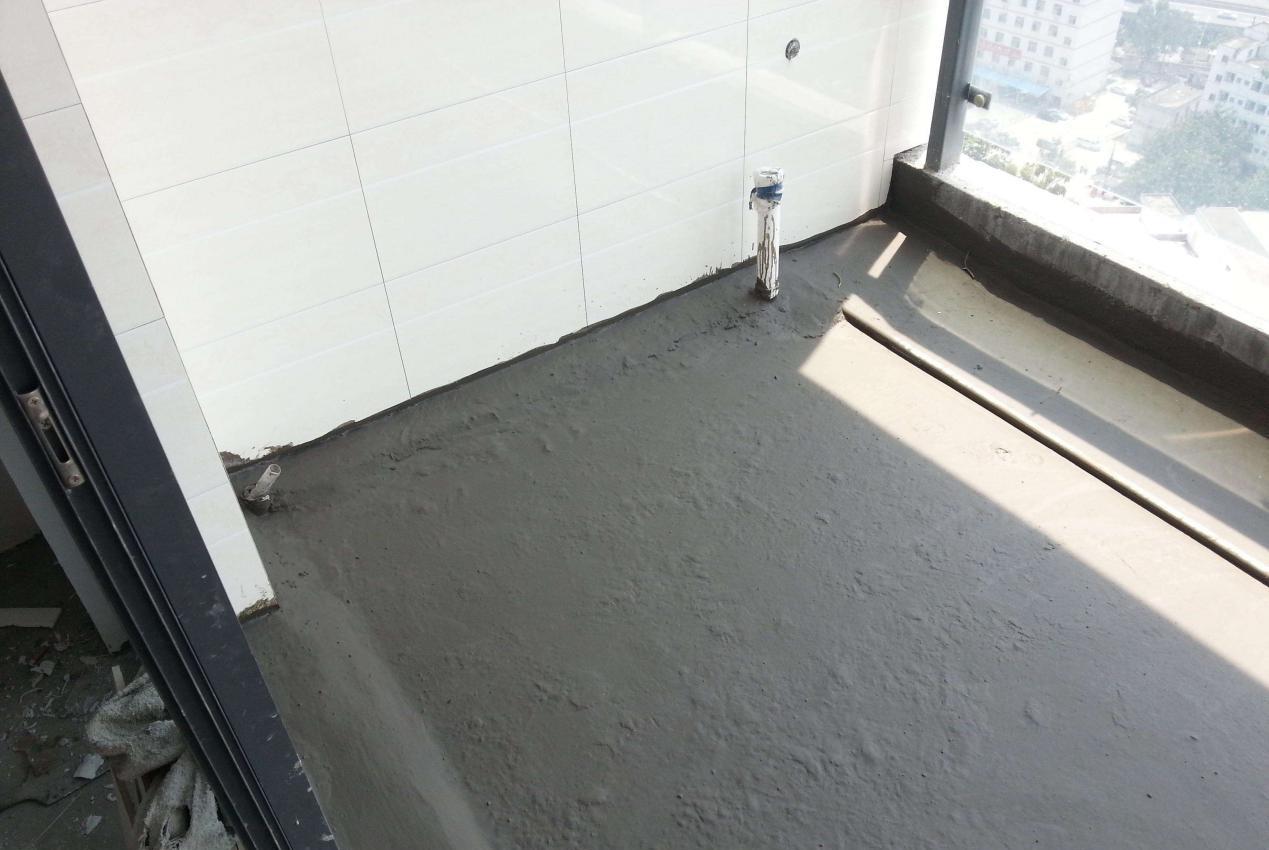 |物业管的宽，阳台护栏外有20公分水槽，不让封！改成鱼池看谁还管