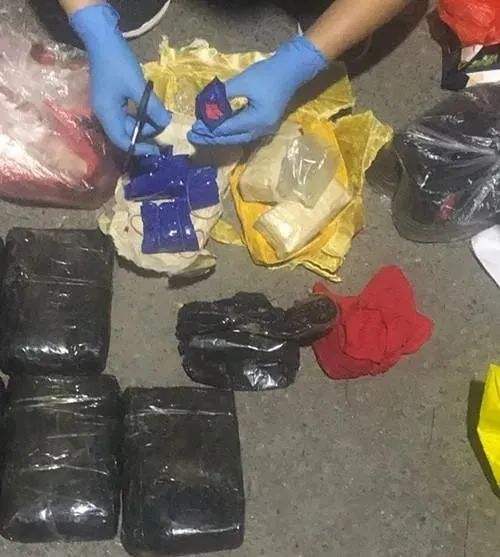 中国禁毒|货车载13吨芒果掩藏毒品15公斤！请看真实缉毒现场