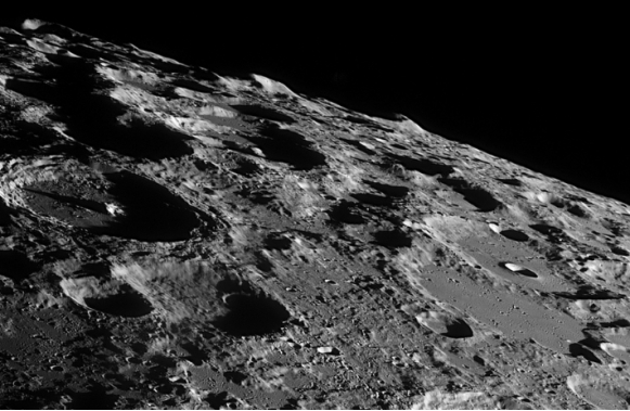 月球|这个东西不属于月球，被阿波罗飞船发现，并带回了地球