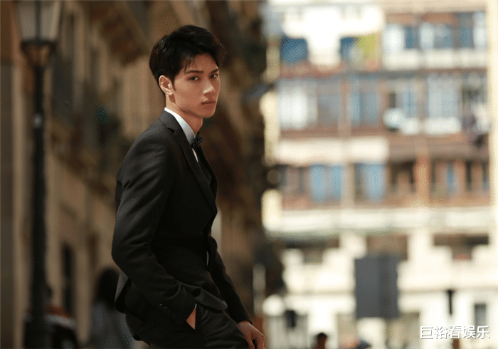 周芷若|爱奇艺又一虐恋剧将袭，男女主相差10岁还行，配角都是实力派