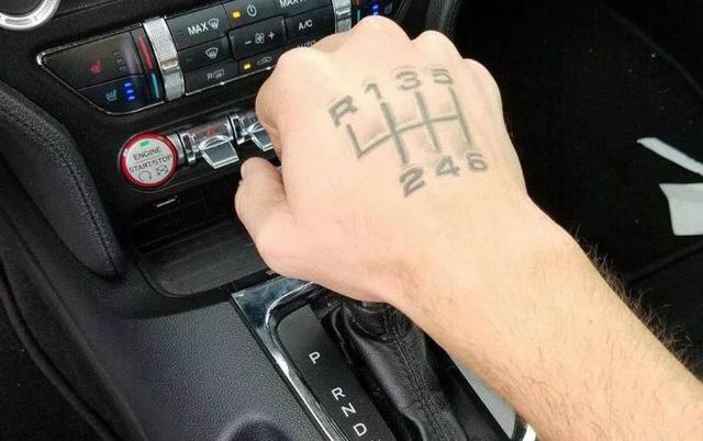 本田思域|买车时，放弃自动挡，坚持买手动挡的人，往往是这几种心态