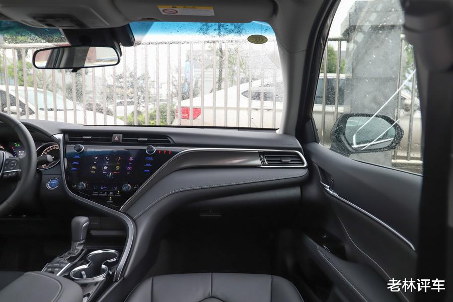 丰田凯美瑞：“开不坏”的B级车，内行人：30万公里无大修，你想换车也坏不了