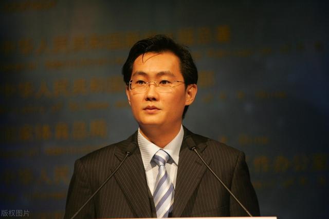 马化腾|马化腾背景到底有多深?亲爹是李嘉诚挚友,网友:说好的普通人呢