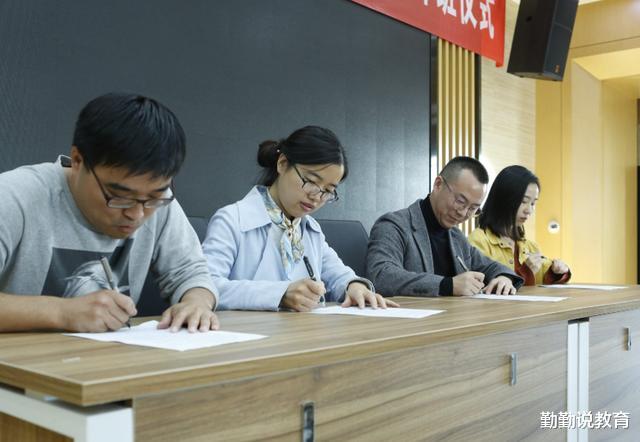 教师|教师行业迎来“好消息”,关于绩效工资新规定,受4方面因素影响