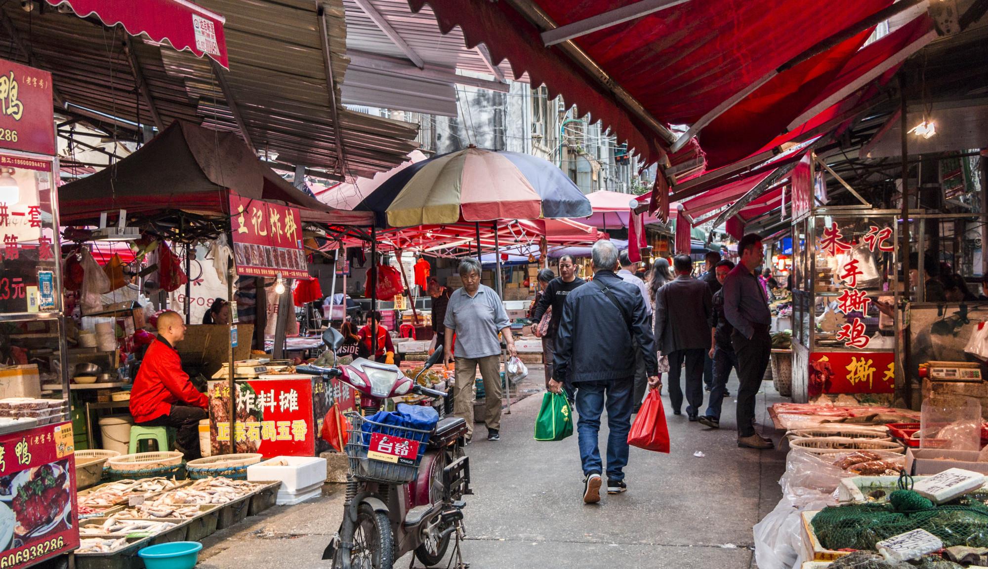 「厦门」我国发展“最奇葩”的两个城市：人均工资不到5千，房价却高达5万