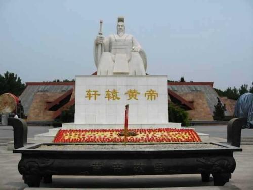 考古：牛河梁发现巨型石棺，墓主手上握着两只乌龟，专家高呼：这是黄帝真身