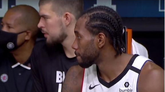 科怀·伦纳德|被东契奇绝杀后，为何伦纳德不等队友，黑着脸直接退场？