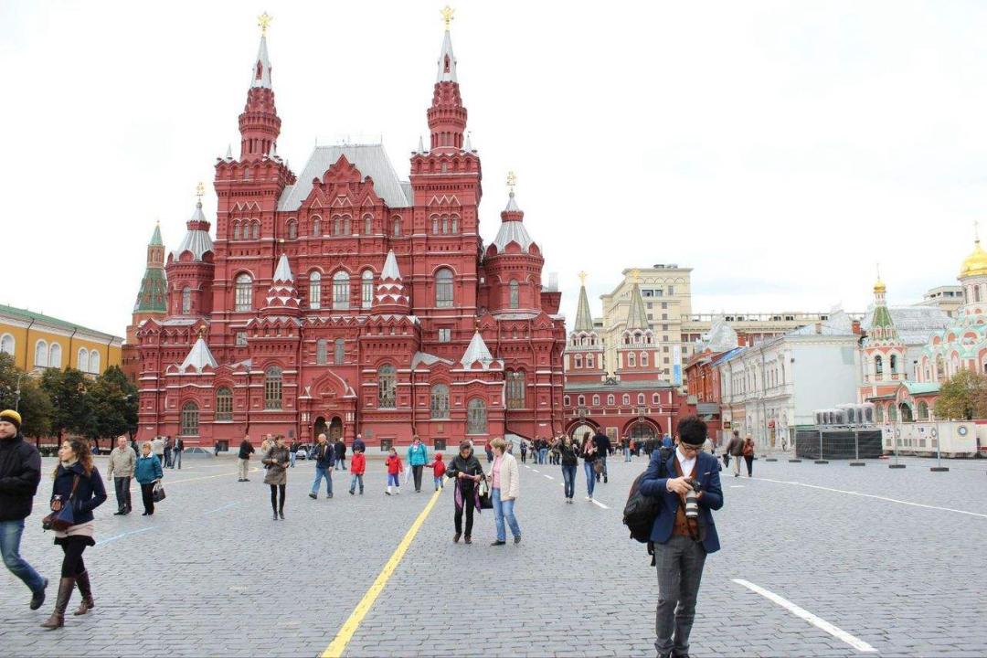 :俄罗斯一年卖石油赚几万亿, 为何还这么穷? 这样的穷我也想