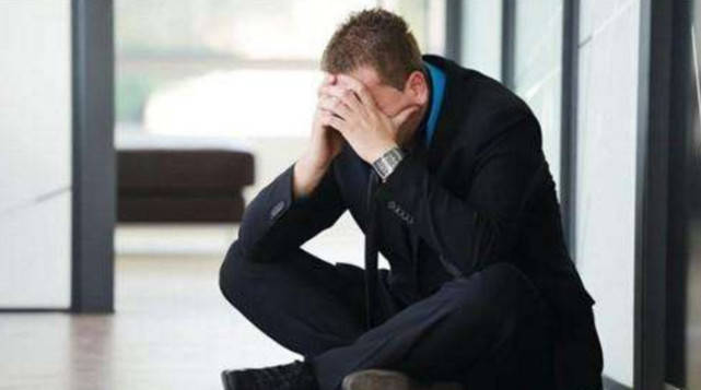 |我大学同学计算机专业大学毕业年薪30万,而我和他一个专业年薪才五万