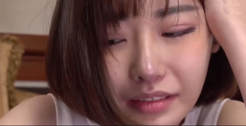 整容▲刚出道时期拍电影无人问津，整容之后一跃成为一线红星，导演拍戏也要看她脸色