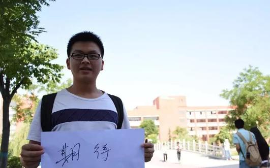 学霸|“学霸”高考当天险被同学“当街暴打”，网友：他活该